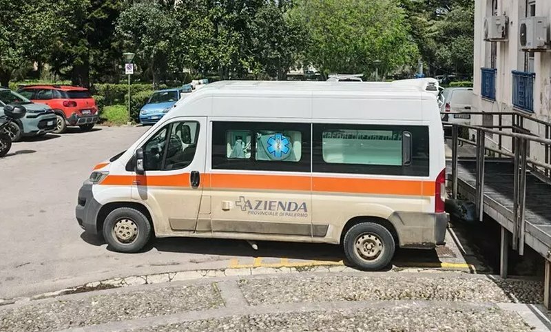 Mezzo agricolo si ribalta, muore operaio
