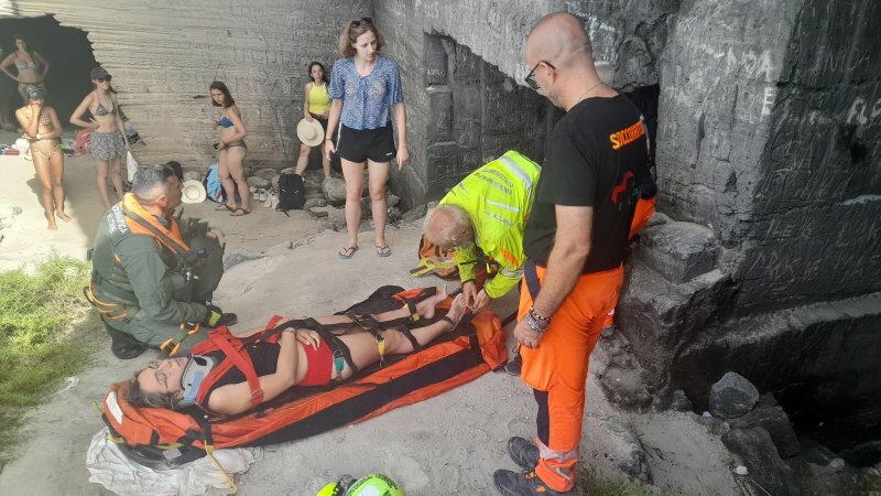 Favignana: turista precipita da scogliera, &egrave; salva