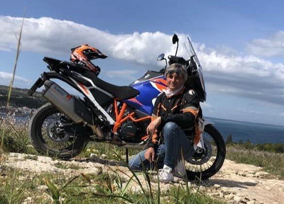 Scontro tra due moto, un morto alla zona industriale