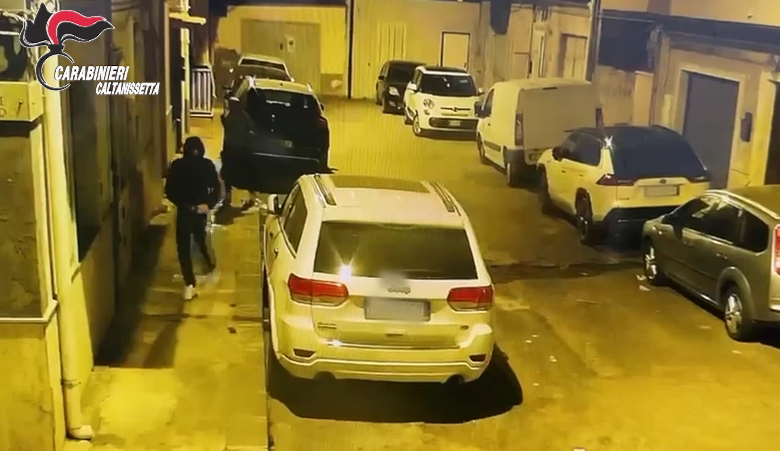 Soldi a usura, arrestata parrucchiera