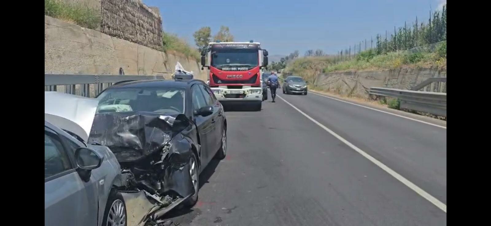 Scontro frontale: muore anziano, un bimbo tra i 4 feriti gravi Scontro frontale: muore anziano, un bimbo tra i 4 feriti gravi