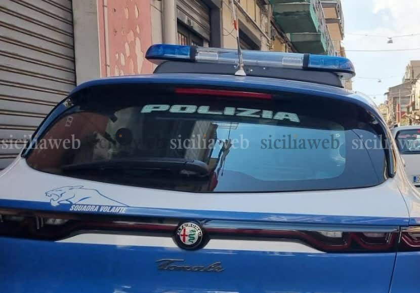 Colpi di pistola contro una macelleria di Catania