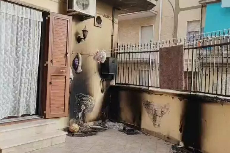 Incendio doloso in casa dell'assessore: 