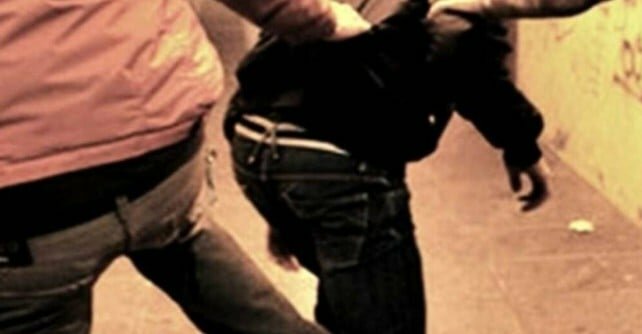 Rissa e coltellate, ma i feriti non collaborano
