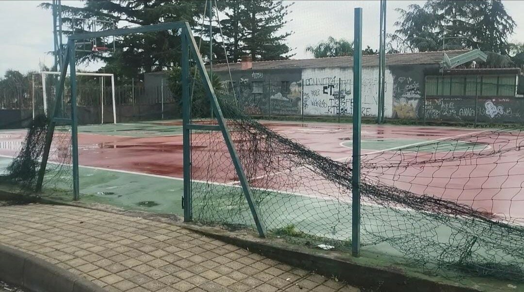 San Giovanni La Punta: parco devastato, bambinopoli inutilizzabile