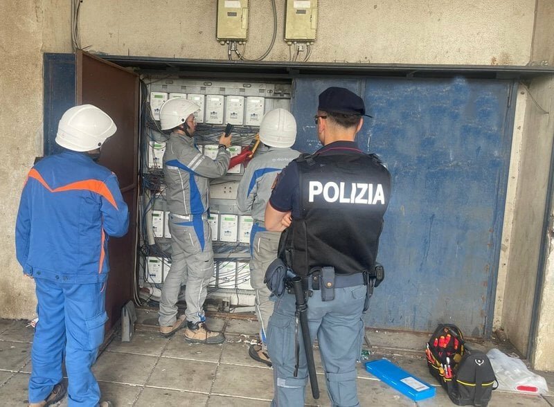 Luce gratis per 62 inquilini di viale Moncada