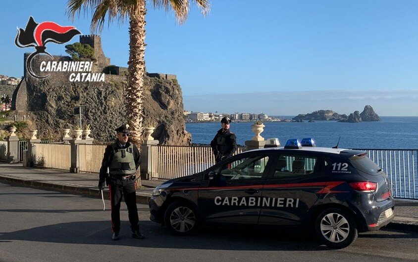 Aci Castello: ruba in hotel, ma dimentica le chiavi dell'auto nella camera