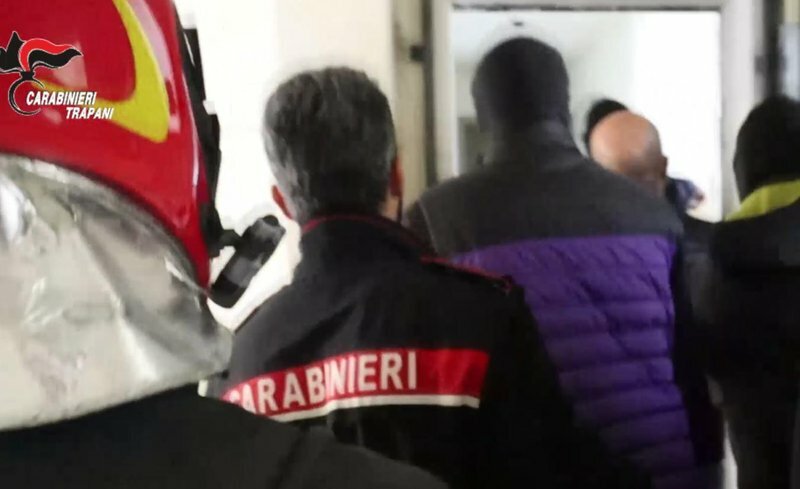 Bunker della droga protetto pure da un pitbull