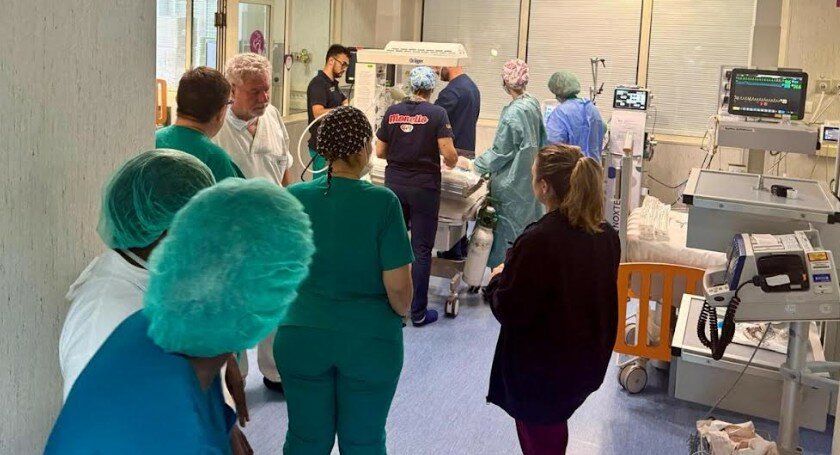 Cinque &eacute;quipe per salvare un neonato