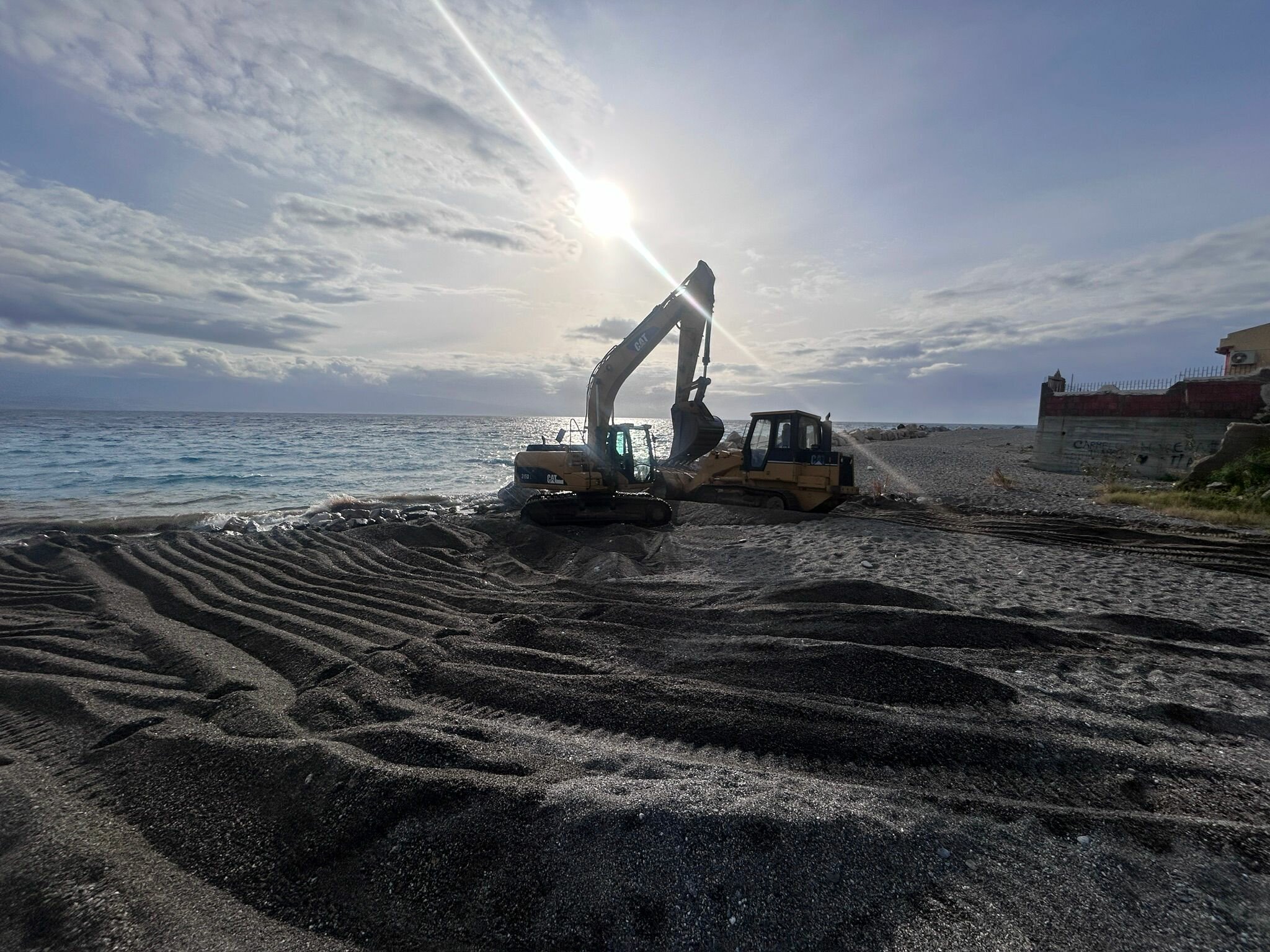 Arriva il ciclone, in spiaggia le barricate