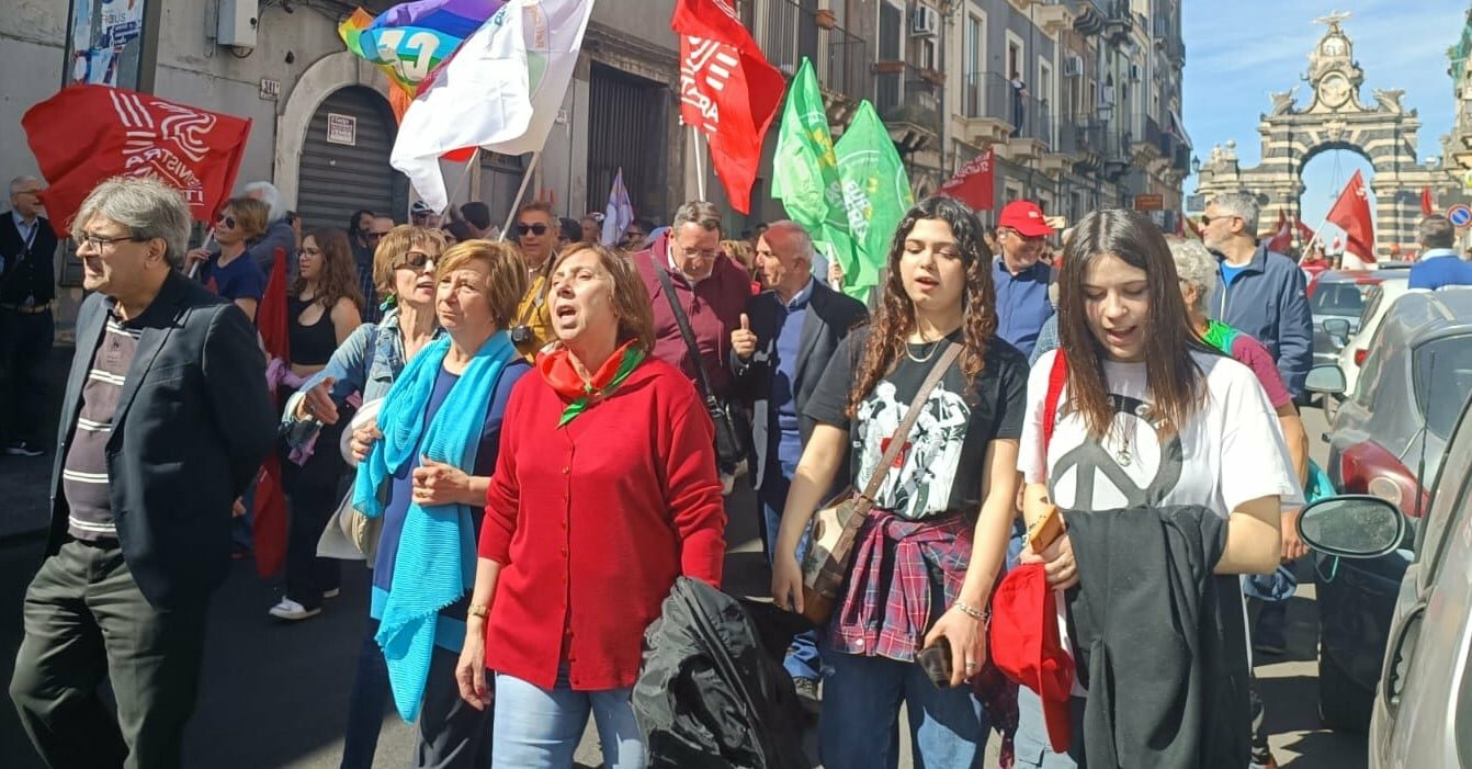 Liberazione, siciliani in piazza Liberazione, siciliani in piazza