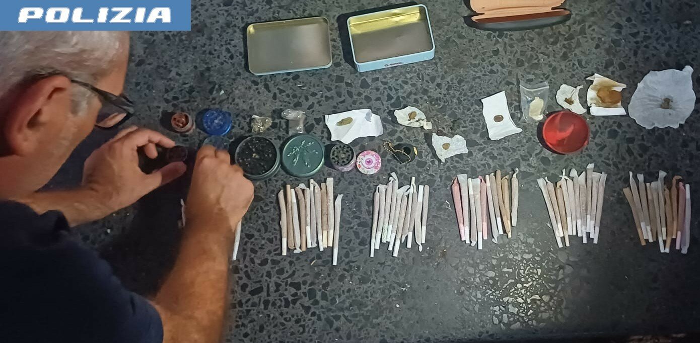 Oltre 60 spinelli gettati davanti alla Villa Bellini Oltre 60 spinelli gettati davanti alla Villa Bellini