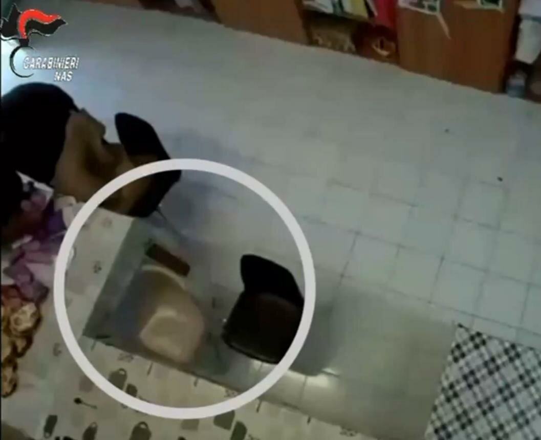 Botte, minacce e topi: ecco cosa succedeva nel centro per disabili Botte, minacce e topi: ecco cosa succedeva nel centro per disabili
