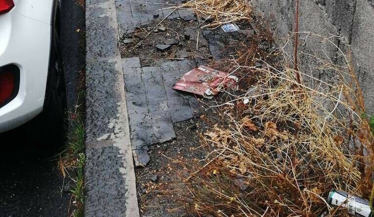 Cade per marciapiede sconnesso, Comune condannato