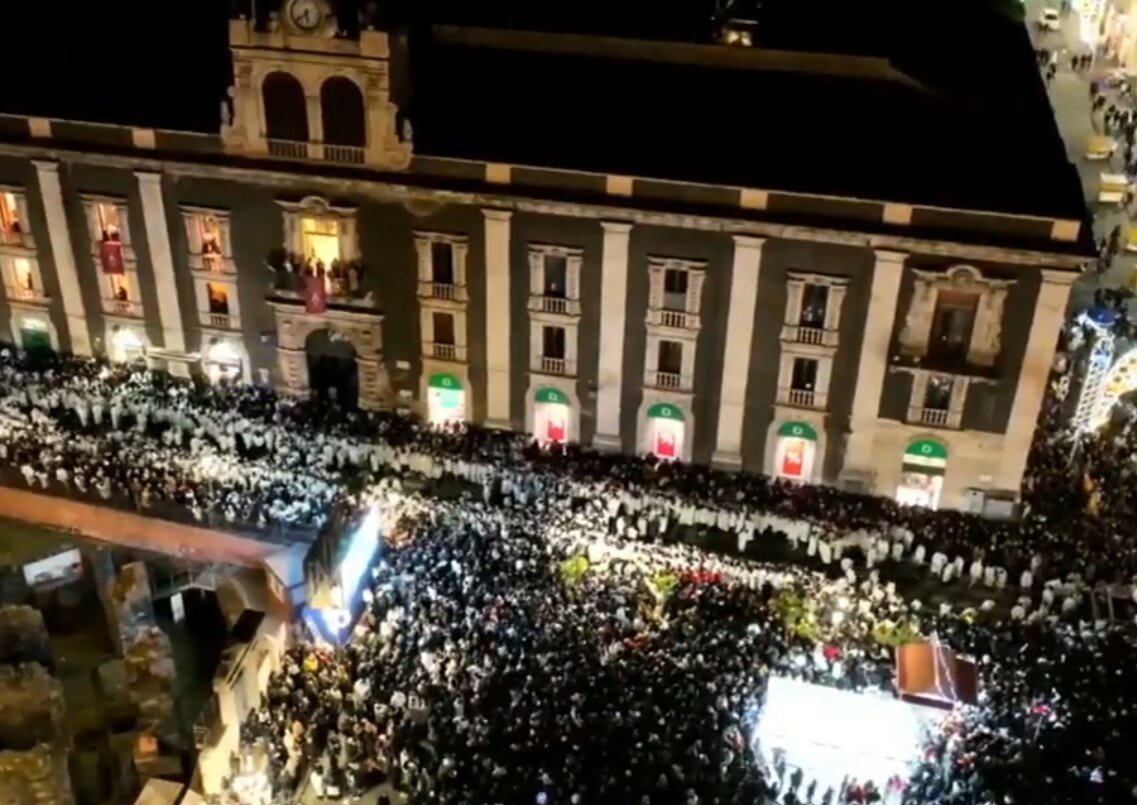 Salita dei Cappuccini a passo lentissimo, candelore grandi assenti
