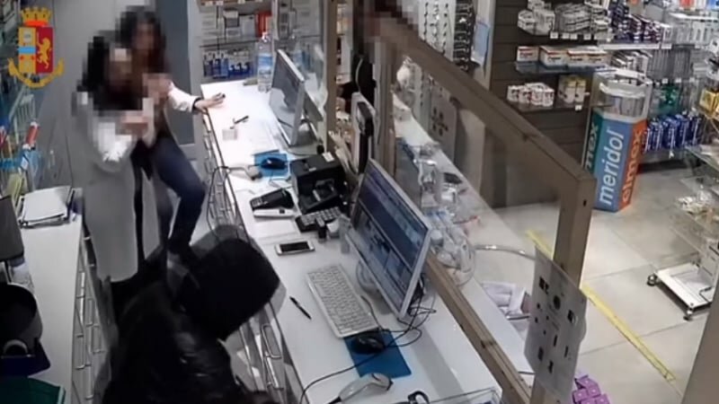 Rapine con mascherina e coltello: arrestato catanese