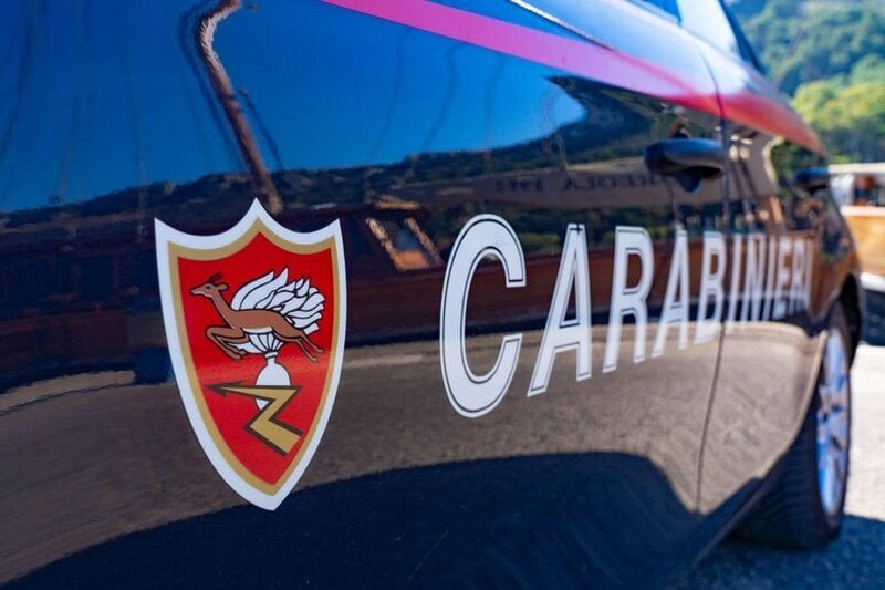 Gazzella si ribalta: feriti 2 carabinieri, uno &egrave; grave