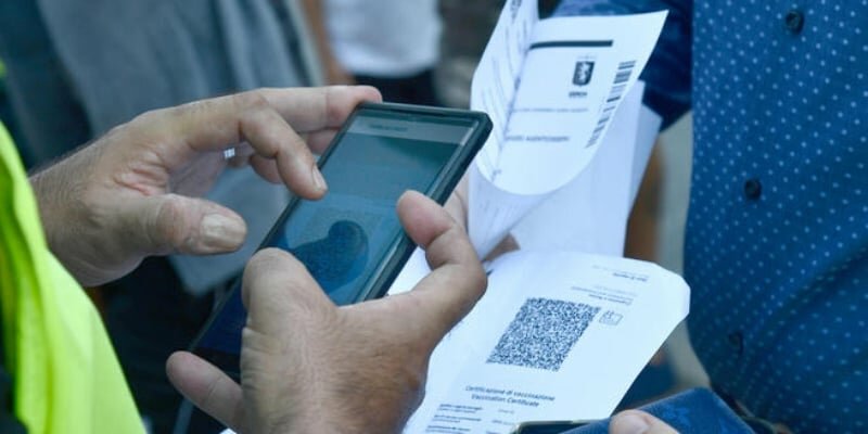 Green pass rafforzato, pressing delle Regioni