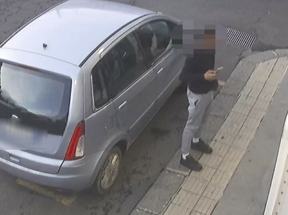 Arraffa i gioielli e scappa: preso il truffatore catanese