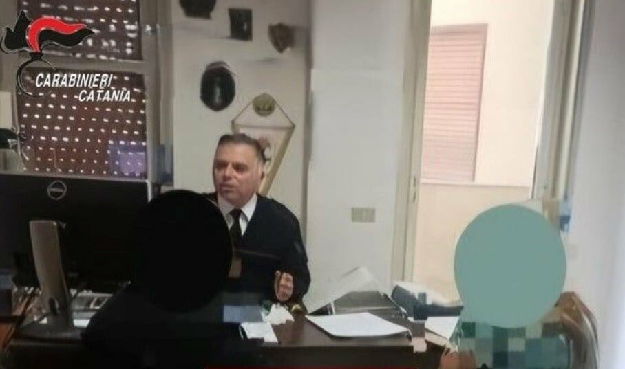 Misterbianco: botte e insulti ai genitori, arrestato