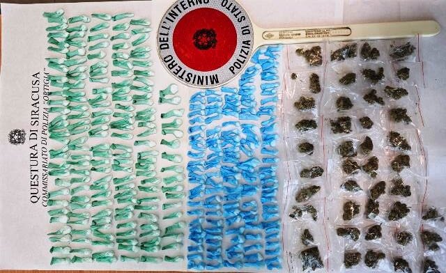 Pusher 18enne vendeva droga di tutti i tipi