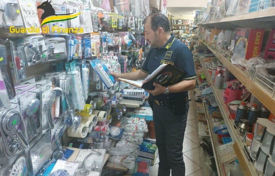 Sequestrati oltre 163mila prodotti fuorilegge