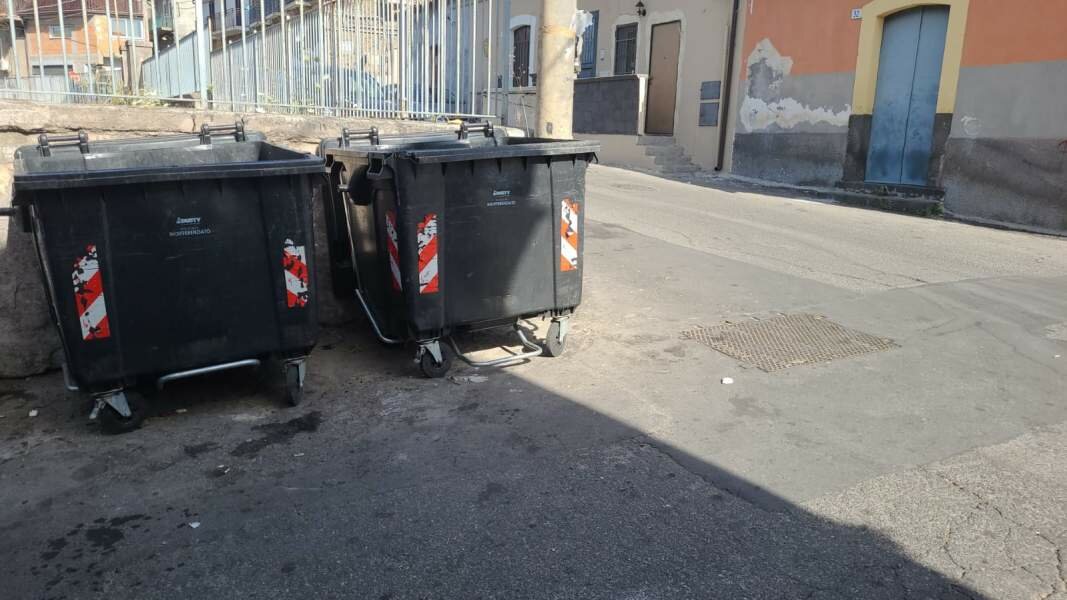 Petardi nei cassonetti: 'Rischiata una tragedia'
