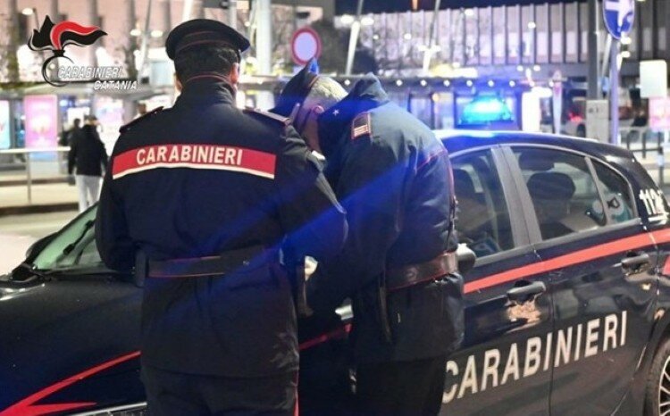 Svaligiano la profumeria di Etnapolis: acciuffati