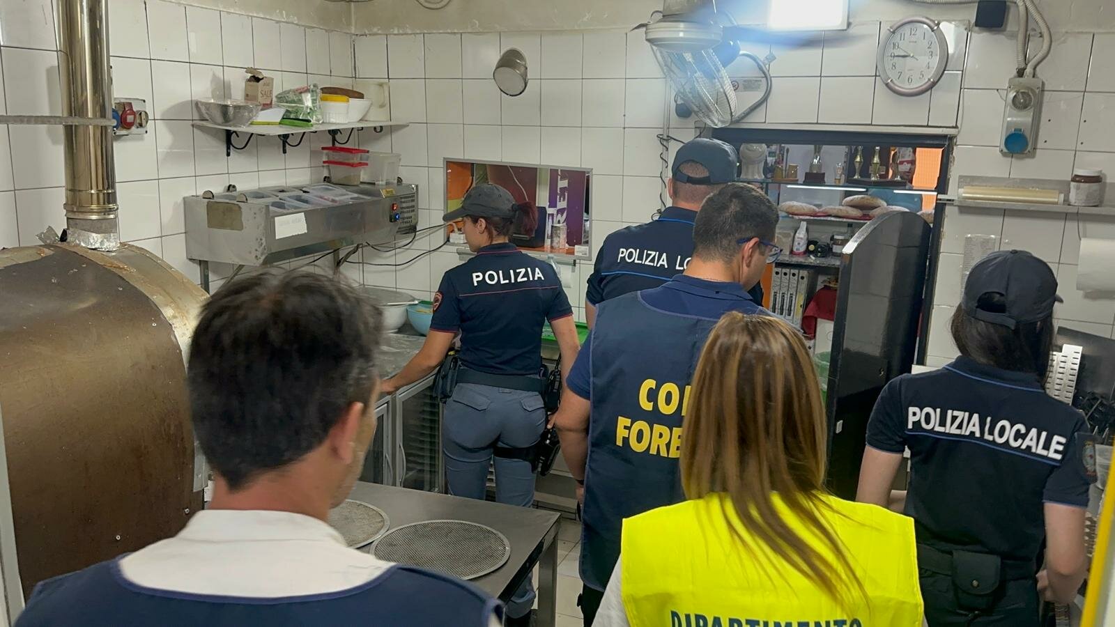 Nel ristorante alla fiera il cibo era scaduto Nel ristorante alla fiera il cibo era scaduto