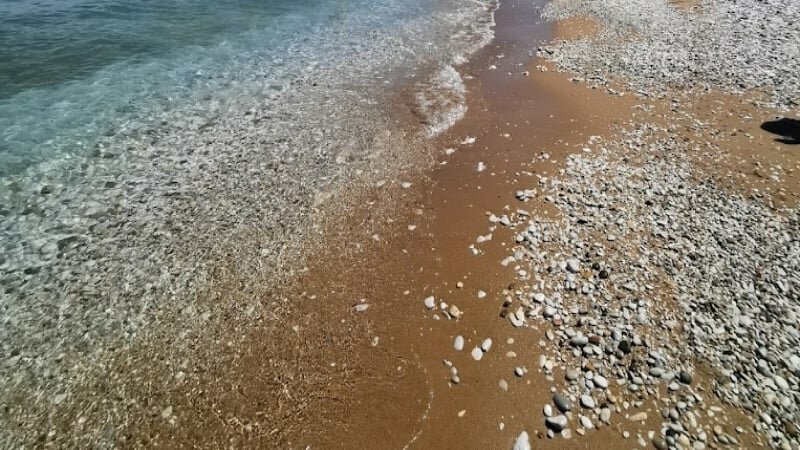 Allarme bomba nel lido: evacuata la zona
