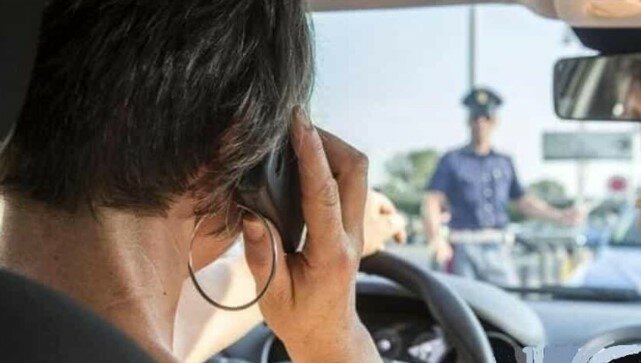 Telefonini e alcol, ritirate 16 patenti nel Catanese
