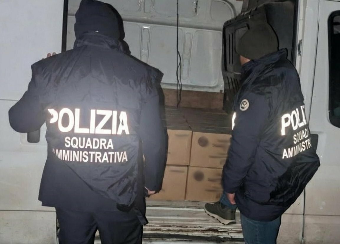 Catania, nell'auto 1.000 chili di botti pericolosi