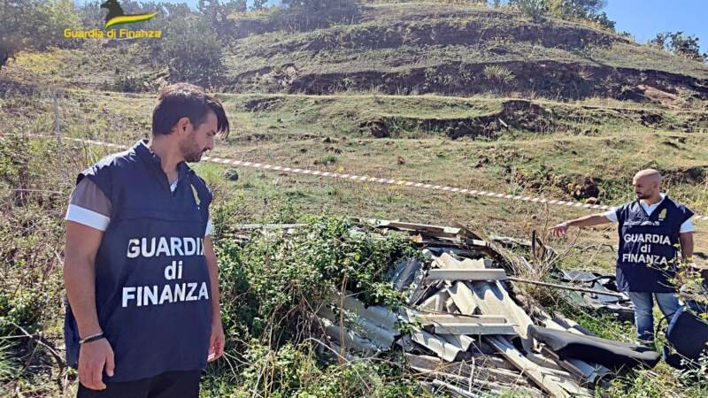 Rifiuti speciali nella discarica abusiva