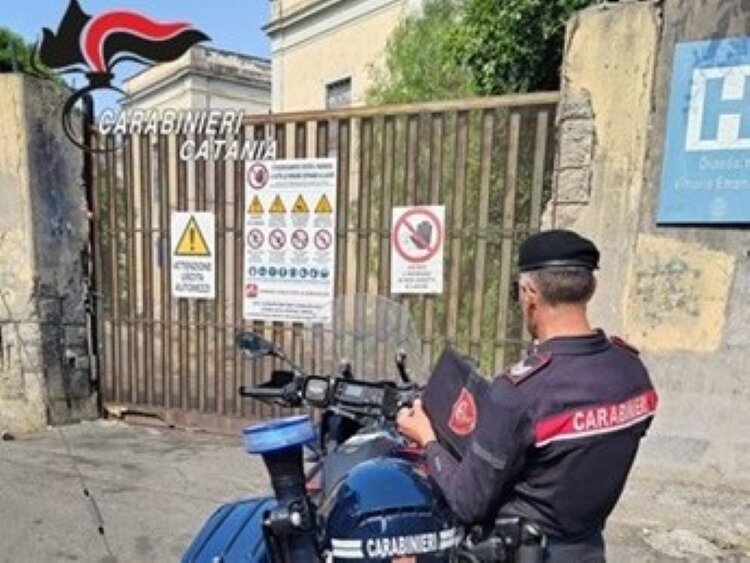 Tenta il furto nell'ex ospedale, ma i vigilanti lo beccano dai video