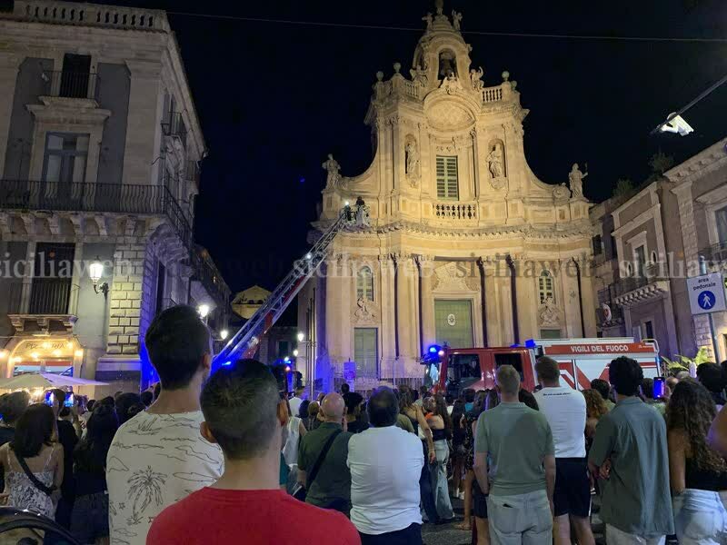 Col naso all'ins&ugrave; in via Etnea: 'salvato' il drone