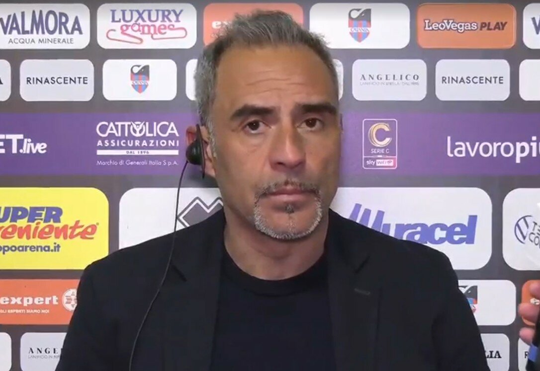 Catania, Toscano esonerato