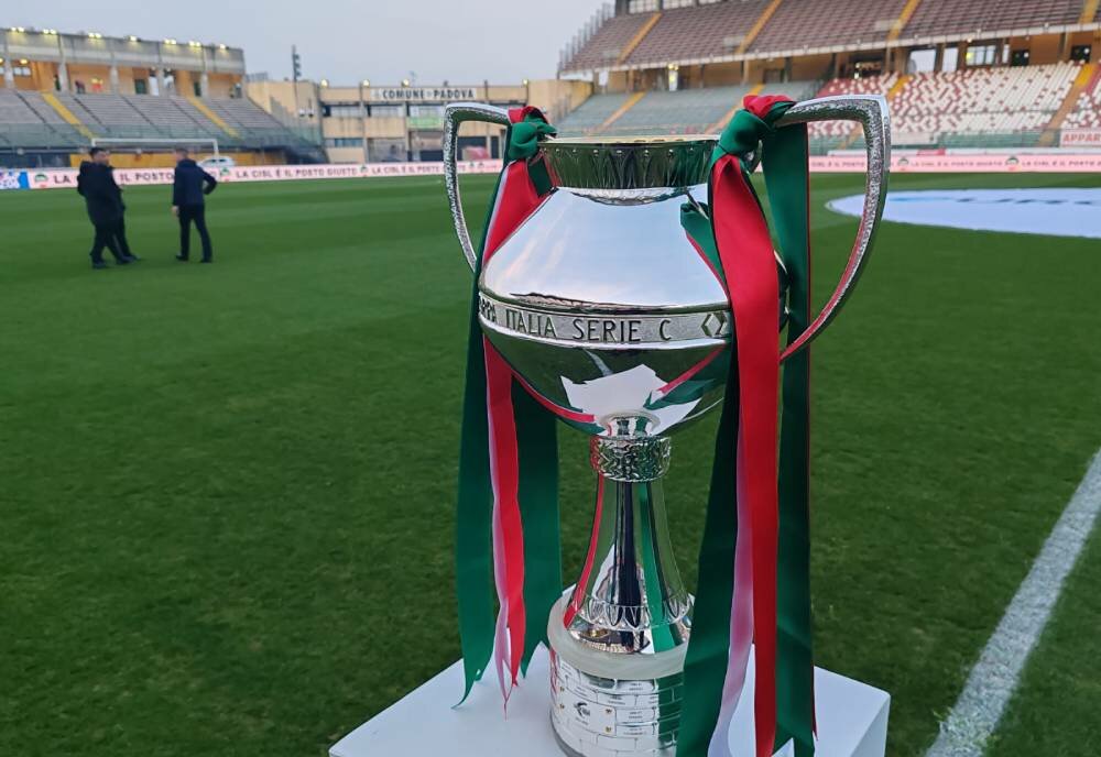 Il Catania espone la coppa