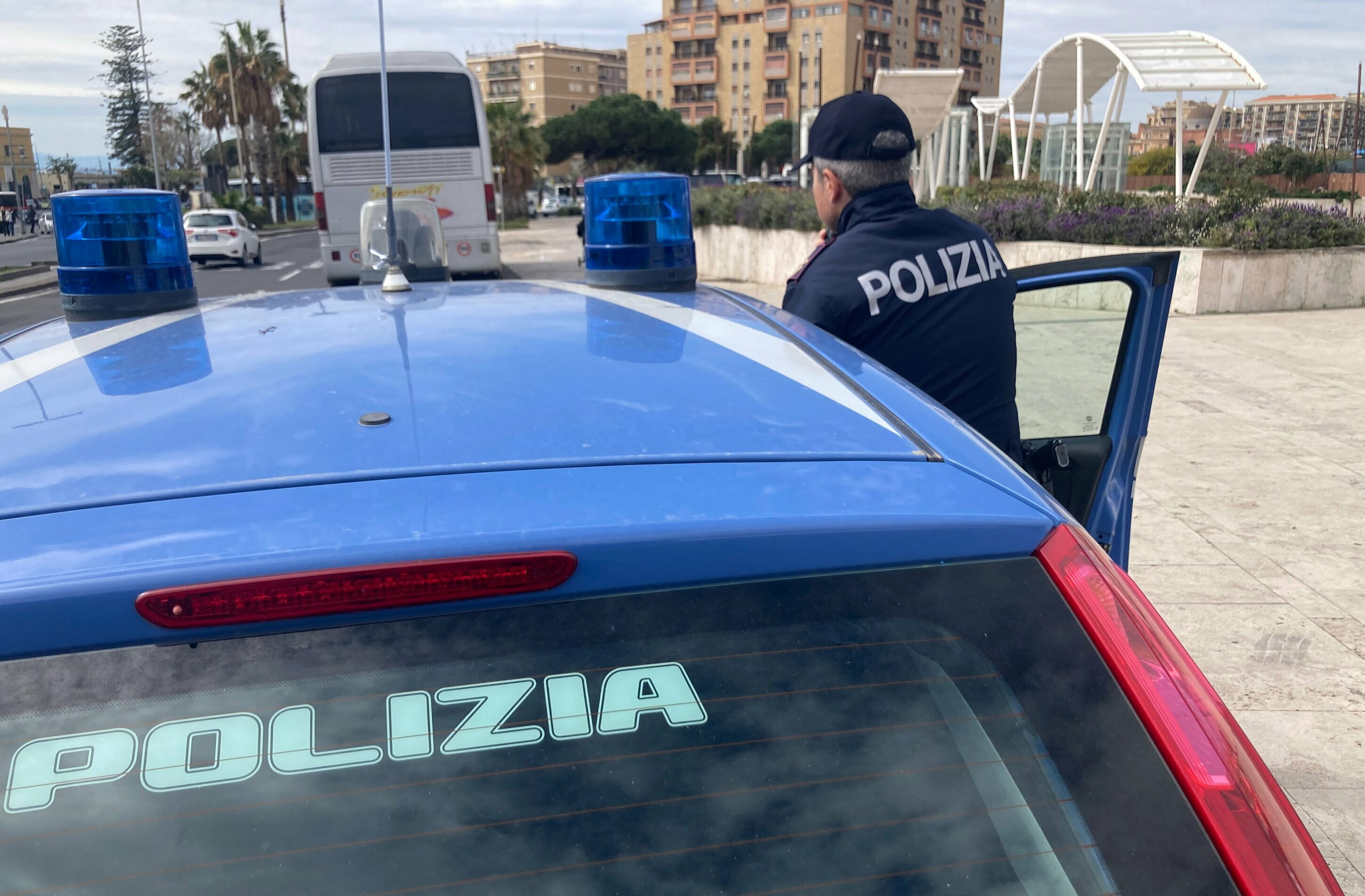 Lite tra stranieri alla stazione di Catania, danni a un bar