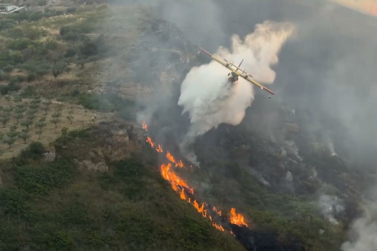 Inferno di fuoco in Sicilia Inferno di fuoco in Sicilia