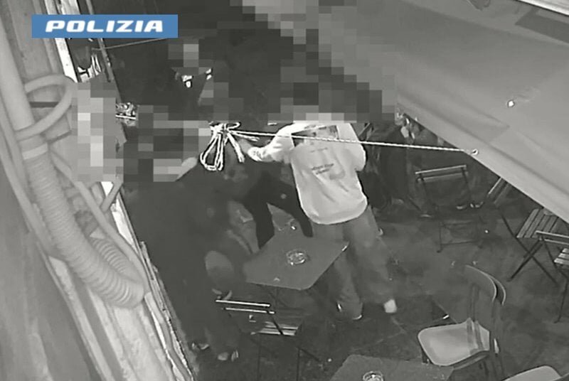 Pestato due volte nel cuore della movida catanese