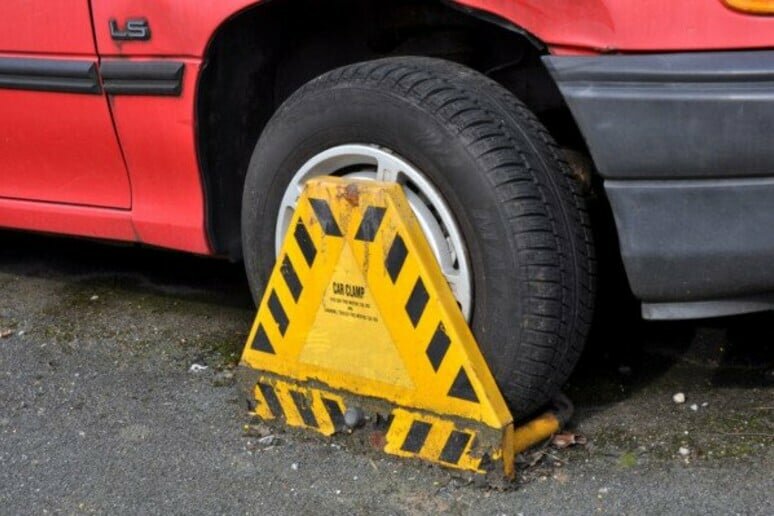 A Catania arrivano le ganasce