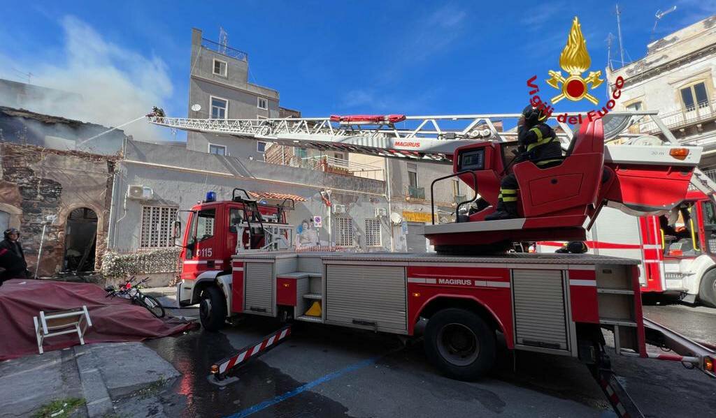 Incendio a Catania, non si trova Eros