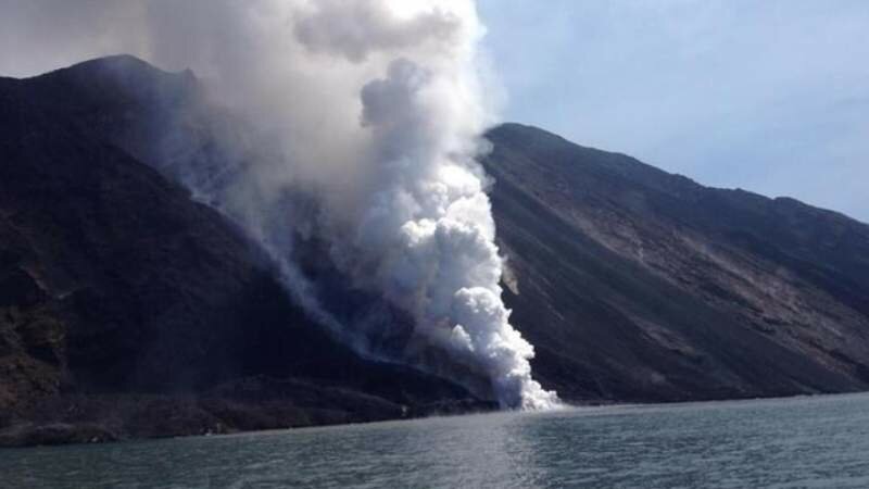 Stromboli in eruzione, allerta sale ad arancione