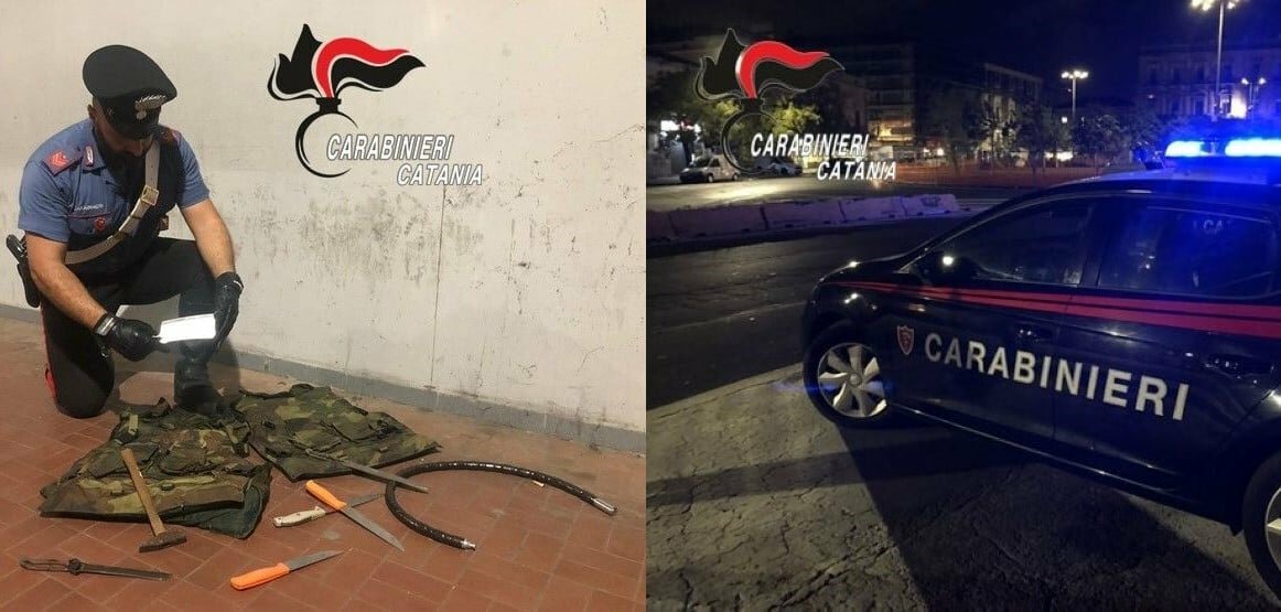 Con coltelli e mannaia minaccia i vicini di casa