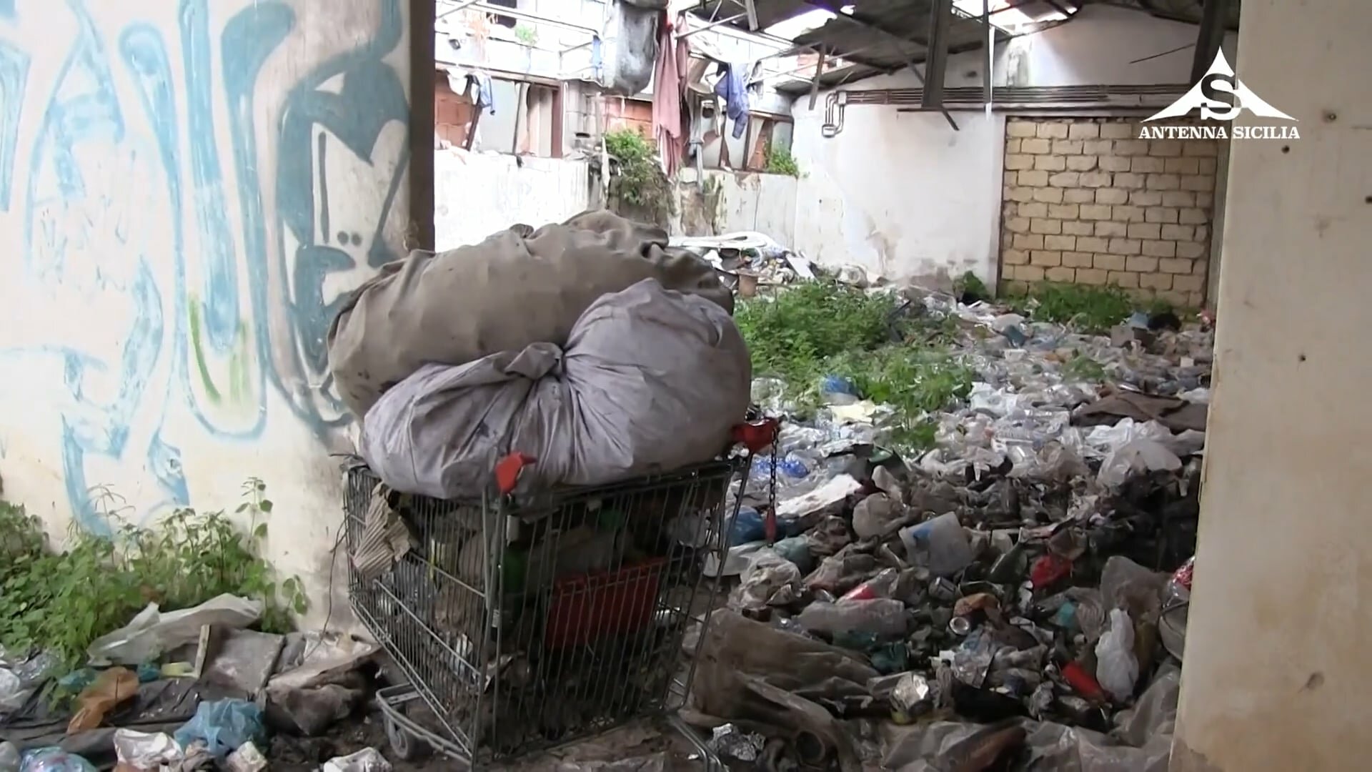 Nel ghetto siciliano i diritti non esistono