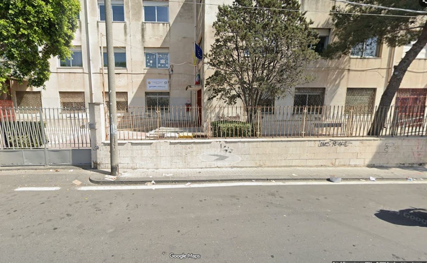 Incendio in via Plaia, chiusa la scuola per precauzione Incendio in via Plaia, chiusa la scuola per precauzione