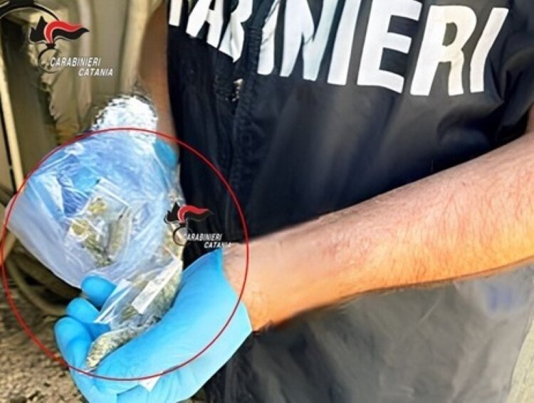 Misterbianco: in casa del 22enne ogni tipo di droga