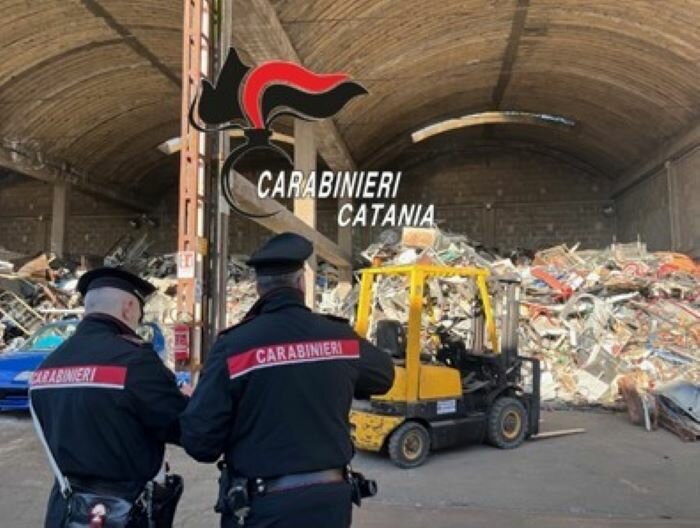 Mercatino dell'usato dentro la discarica