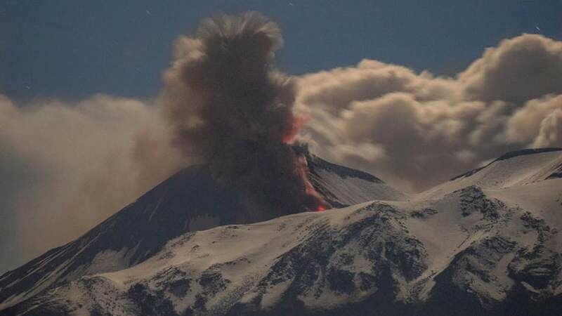 Neve e lava sull'Etna