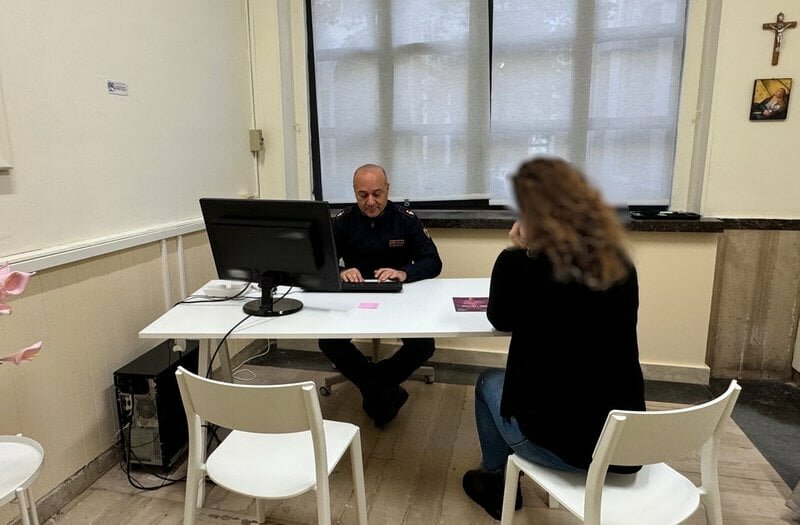 Danneggia l'auto dell'ex, ma braccialetto lo tradisce Danneggia l'auto dell'ex, ma braccialetto lo tradisce